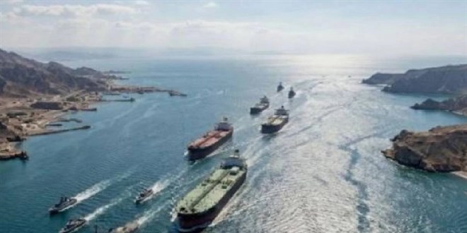H�rm�z Bo�az�'nda rota d���na ��kan tanker may�na �arparak patlad�