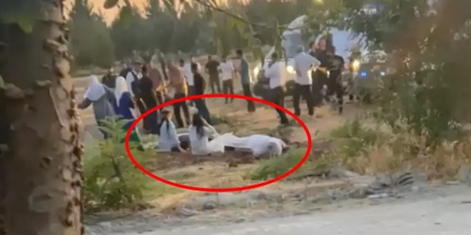Mezarl�kta katliam: 3 �l�, 2 yaral� - Son Dakika Haber