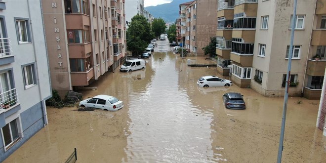 Kastamonu'da selden etkilenenler i�in 5 milyon lira kaynak aktar�ld�