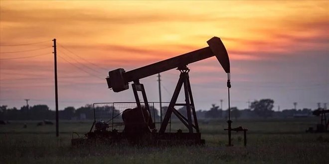 Petrol fiyatlar�nda sert d����: Brent petrol 80 dolara geriledi