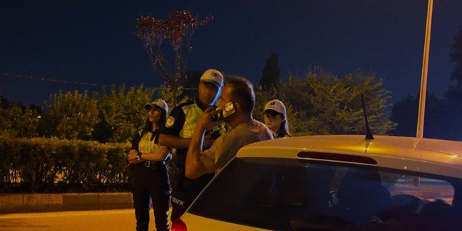 ���nc� kez direksiyon ba��nda alkoll� yakalanan s�r�c�n�n ehliyetine el kondu - Son Dakika Haber