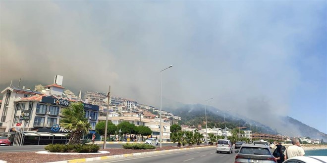 Alt�noluk'ta orman yang�n�: 210 ev tahliye edildi
