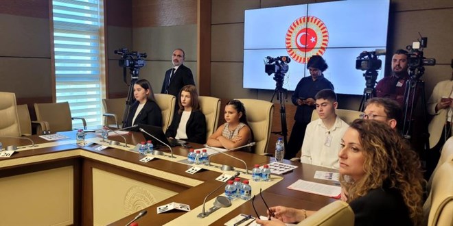 ��rencilerden 'Okullarda ak�ll� telefon yasaklas�n' talebi
