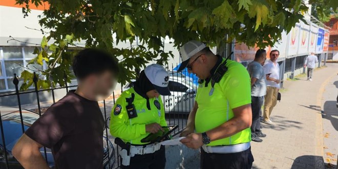 Ehliyet sevinci k�sa s�rd�: Yayaya yol vermeyince iptal edildi