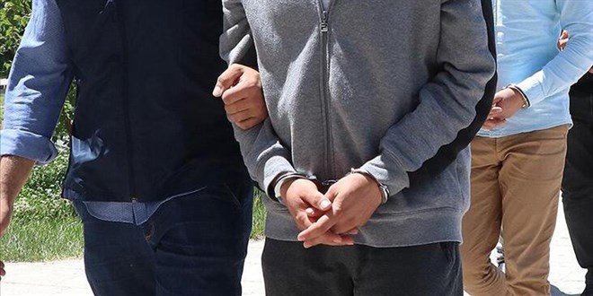 Manisa'da polise mukavemet g�steren 2 ��pheli g�zalt�na al�nd�