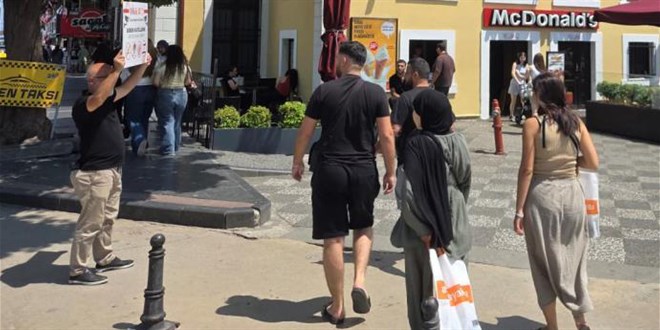 3 ayd�r tek ba��na �srail'i protesto ediyor - Son Dakika Haber