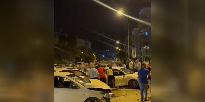 Ankara'da bir otomobil park halindeki ara�lara �arpt�