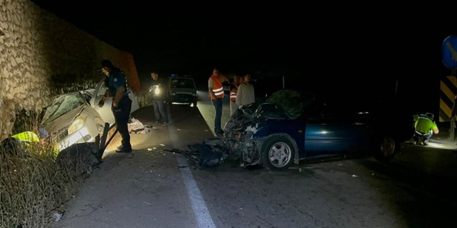 �znik'te iki otomobil �arp��t�: 2 ki�i hayat�n� kaybetti, 6 ki�i yaraland�