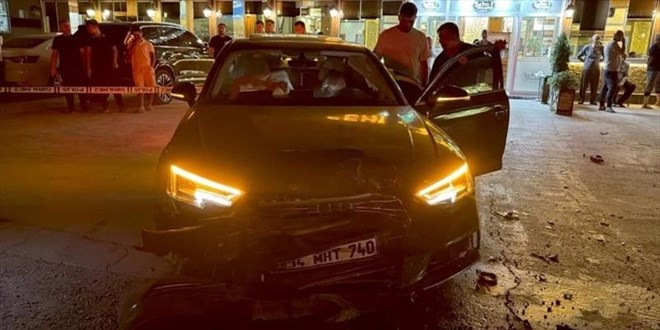 Tatvan'da zincirleme kaza: Uzman �avu� hayat�n� kaybetti