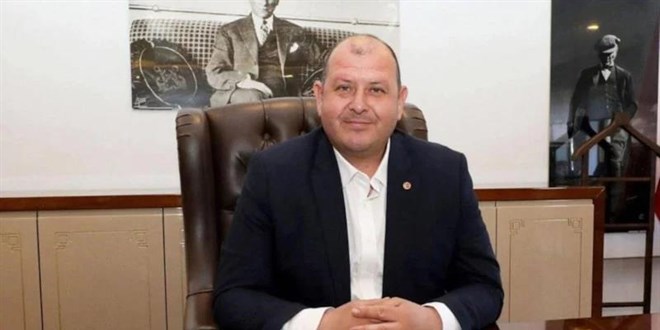 �zmir Menderes Belediyesi'ne operasyon: 21 ki�iye g�zalt�