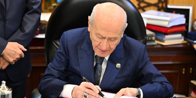 Bah�eli, �er�eve Kanun Teklifini imzalad�
