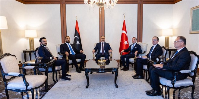 Bakan Fidan, Libyal� yetkililerle bir araya geldi