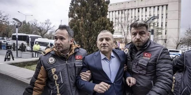 Sonel'in eski polis Ertok ile bot organizasyonu yapt��� iddias�