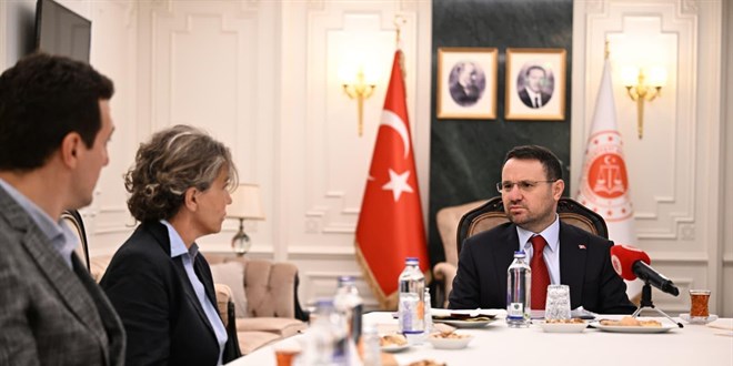 Bakan G�rlek'ten Oktay ailesine randevu
