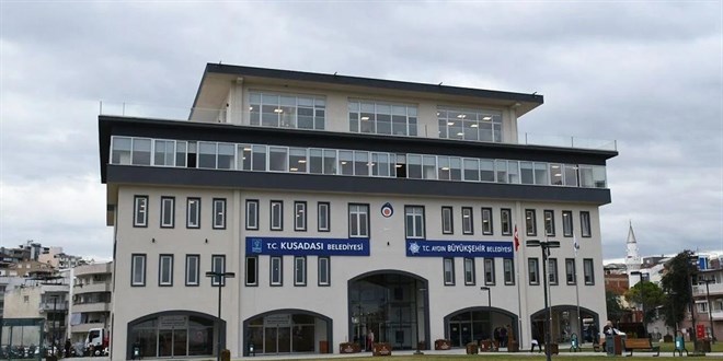 Ku�adas� Belediyesi'ne ���nc� dalga operasyon: 15 g�zalt� - Son Dakika Haber