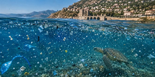 Akdeniz'i kaplayan plastik at�klar turist ka��rt�yor - Son Dakika Haber