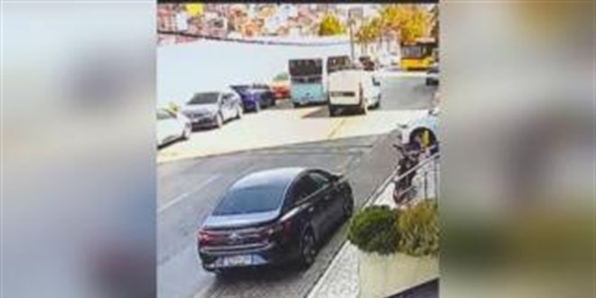 Ka��thane'de minib�sle �ETT otob�s� �arp��t� - Son Dakika Haber