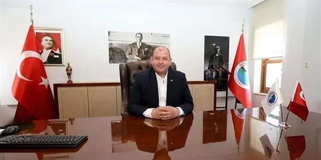 Menderes Belediye Ba�kan� �lkay �i�ek g�revden uzakla�t�r�ld�