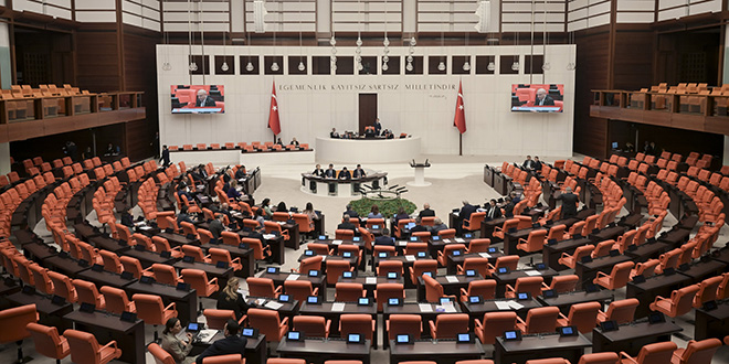 �er�eve yasa Meclis'ten ge�ti: TBMM tatile girdi - Son Dakika Haber