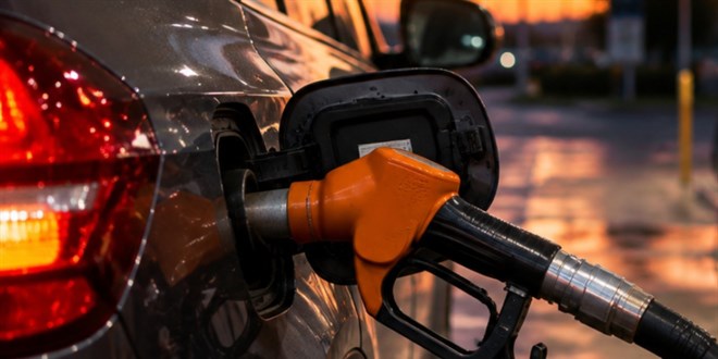 Benzin ve motorine zam geliyor - Son Dakika Haber
