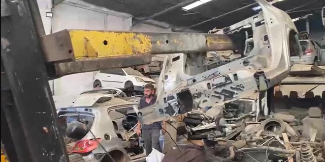 Ara�lar�n �asi numaralar�n� de�i�tiriyorlard�, 3 ��pheli g�zalt�nda
