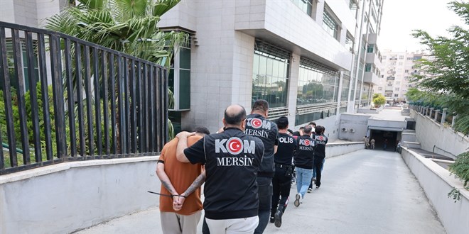 Mersin'de tetik�ilik yapt�klar� iddias�yla yakalanan 6 zanl� tutukland� - Son Dakika Haber
