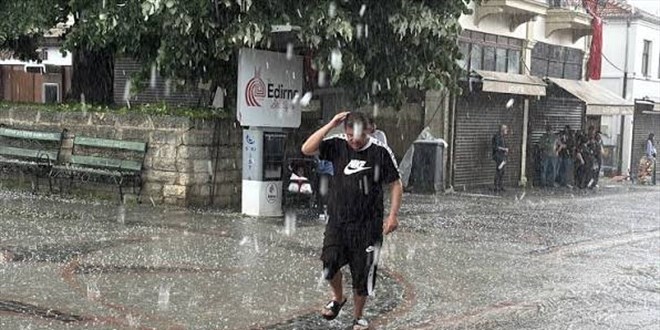 Meteoroloji'den hafta sonu uyar�s�: F�rt�na ve �iddetli ya��� geliyor