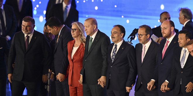 3 milletvekili ve 7 belediye ba�kan� Ak Parti'ye ge�ti