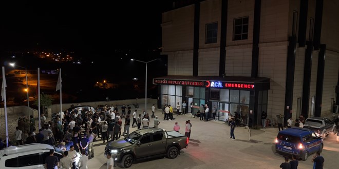 �tfaiye merdiveninin sepeti ile duvar aras�nda s�k��an uzman �avu� �ld�