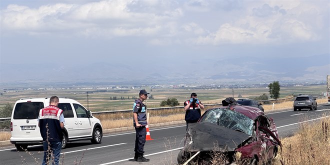 Erzurum'da otomobille kamyonun �arp��t��� kazada 2 ki�i �ld� - Son Dakika Haber