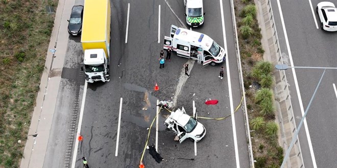 Kuzey Marmara'da feci kaza: 2 �l�, 6 yaral�