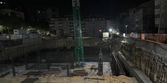 �stanbul'da in�aatta toprak kaymas�: Yol ula��ma kapat�ld�