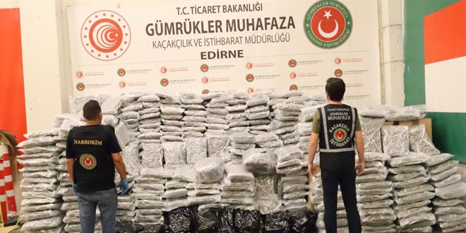 Kap�kule G�mr�k Kap�s�'nda 810 kilogram uyu�turucu ele ge�irildi