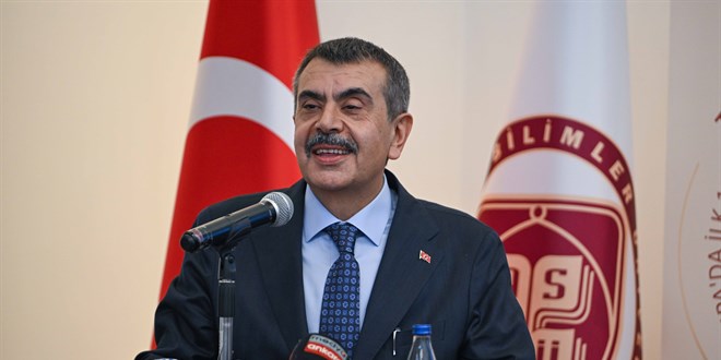 Bakan Tekin: Milli ve manevi de�erler m�fredat�n bir par�as�