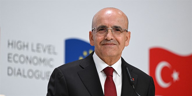 Bakan �im�ek: Mali disiplini koruyor, dezenflasyonu destekliyoruz