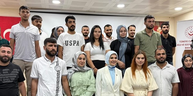 Bakan G�kta�: Krediden istifade eden gen�lere ��KUR'da �ncelik tan�yoruz - Son Dakika Haber