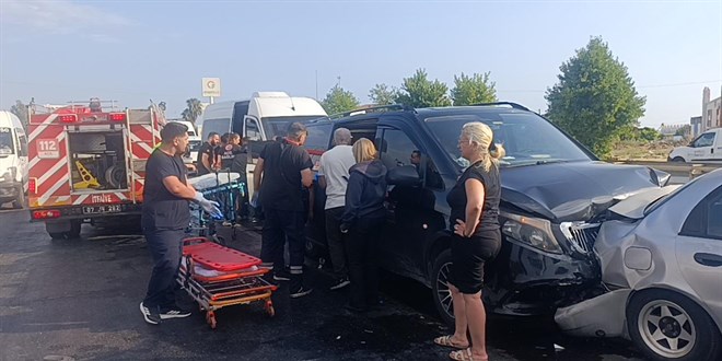 Antalya'da 6 ara� birbirine girdi: 17 yaral� - Son Dakika Haber
