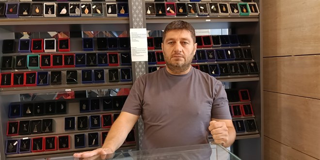 Erzurum'un siyah incisi C�neyt Usta'n�n elinde sanata d�n���yor: 