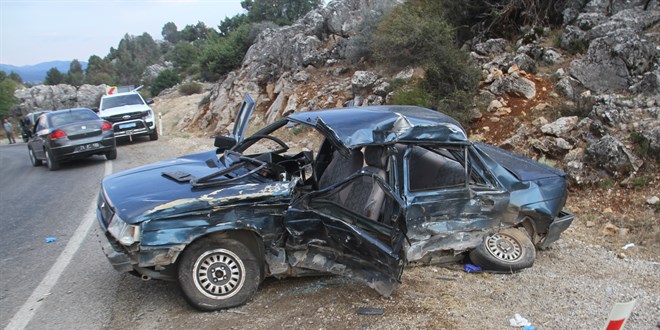Konya'da otomobil ile t�r �arp��t�, 1 ki�i �ld�