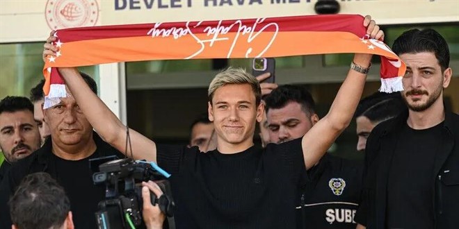 Galatasaray, Aleksey Batrakov'un transferini duyurdu