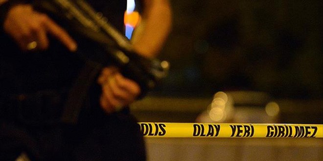 Ankara'da tren raylar�na atlayan doktor hayat�n� kaybetti