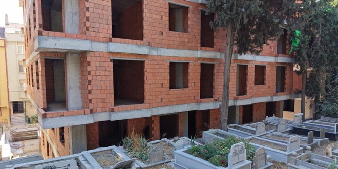 Oturmak cesaret ister! Mezarl�k manzaral� s�f�r daireler - Son Dakika Haber