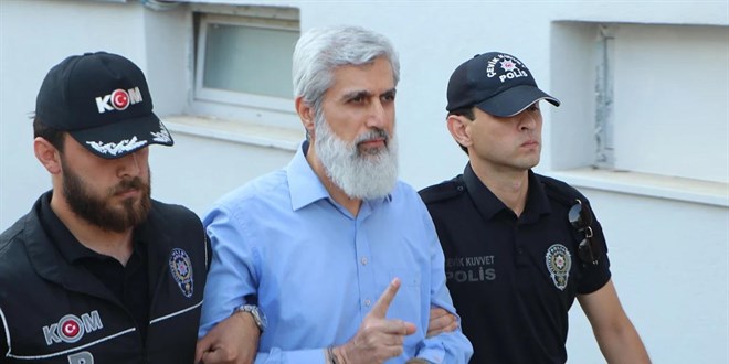 Alparslan Kuytul ile e�i dahil 56 ��pheli adliyeye sevk edildi