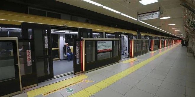 M2 metro hatt�nda intihar giri�imi: Sanayi dura�� kapat�ld� - Son Dakika Haber