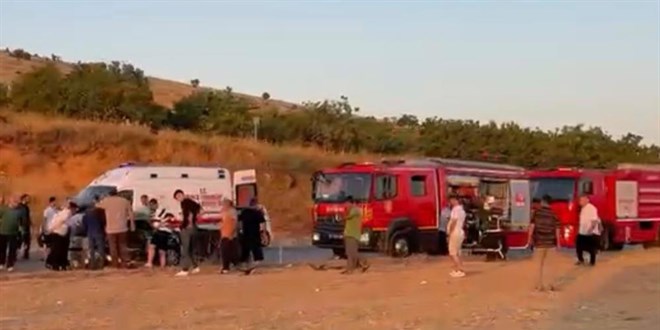 Gaziantep'te otomobiller çarpıştı: 3 ölü, 3 yaralı