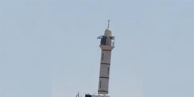 ��galci �srail ordusu, Bat� �eria'da bir caminin minaresine �srail bayra�� �ekti