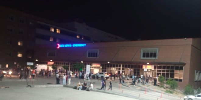 2 ki�i zehirlendi, hastanenin acil servisi bo�alt�ld� - Son Dakika Haber