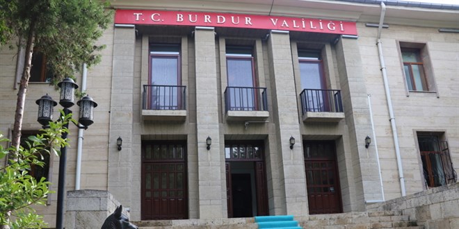 Burdur'da T�rk bayra��na t�fekle ate� edildi: Valilikten a��klama - Son Dakika Haber