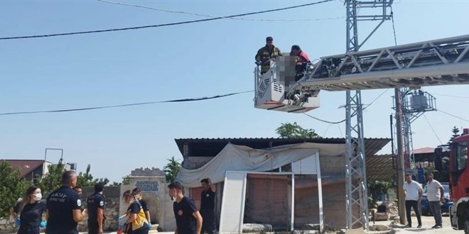 Elektrik direğinde erkek cesedi bulundu