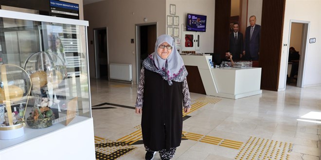 82 ya��ndaki parkinson hastas� sporla bastonunu att� - Son Dakika Haber